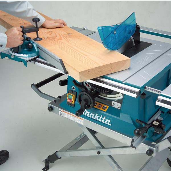 Загальний вигляд  настольной циркулярной пилы Makita MLT100